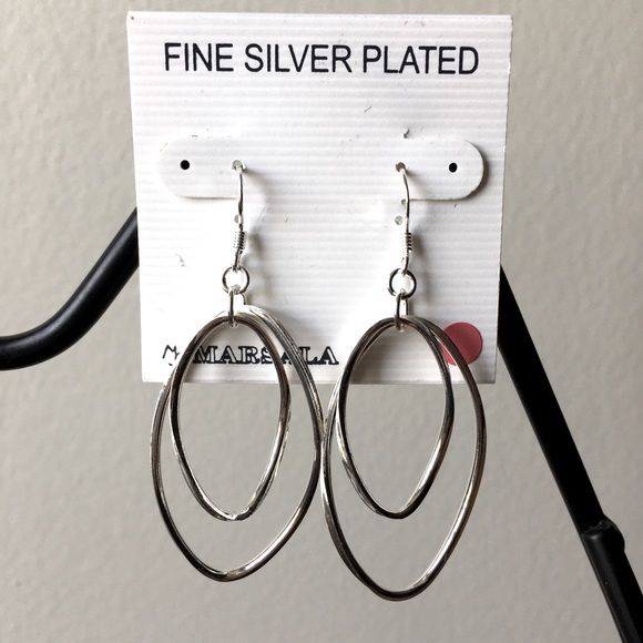 Hanging Earrings - Picture 1 of 1